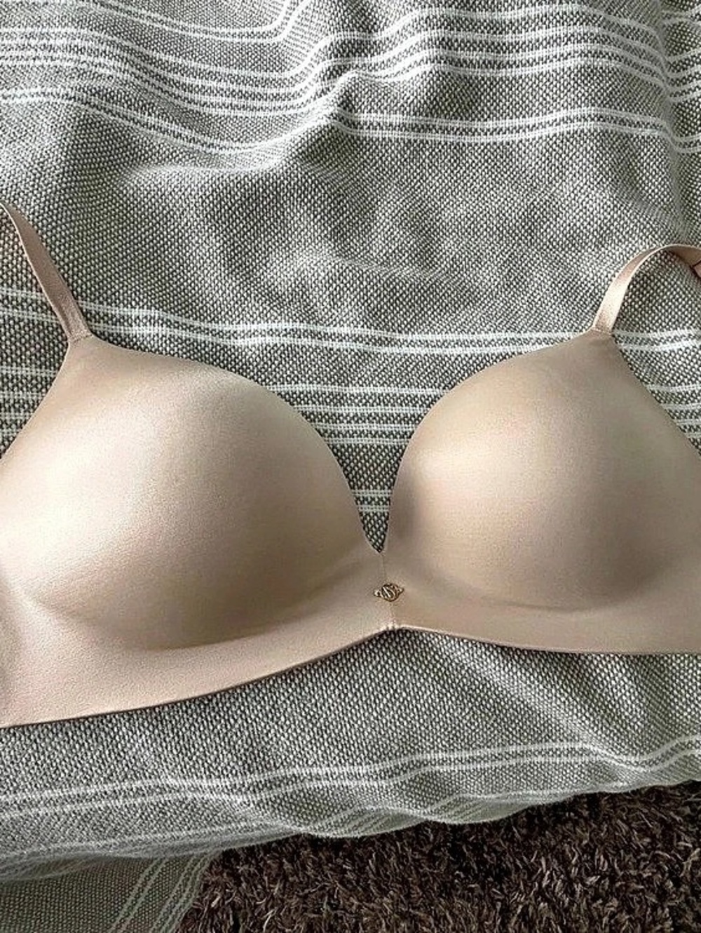 Victoria's Secret The T-Shirt Lightly Lined Wireless Bra Beige 34DD/E75